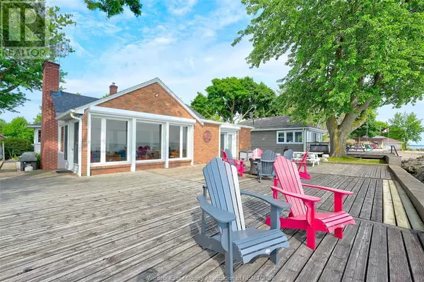 Leamington, ON N8H3V4,704 POINT PELEE DRIVE