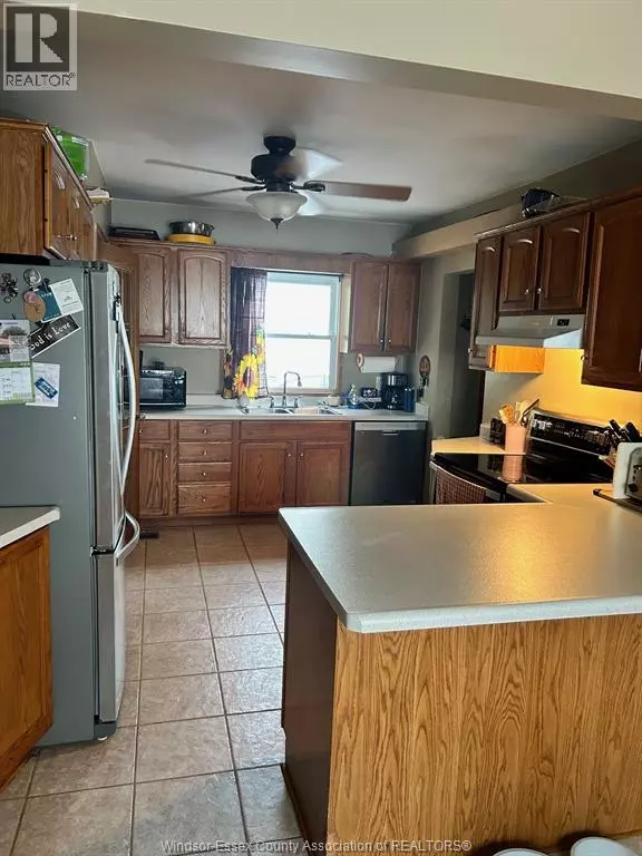 Windsor, ON N8S2J3,871 Villaire AVENUE