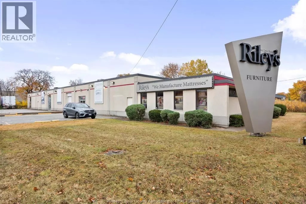 Windsor, ON N8X1L7,2570 OUELLETTE AVENUE