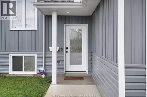 Kingsville, ON N9Y1M1,275 GLASS AVENUE