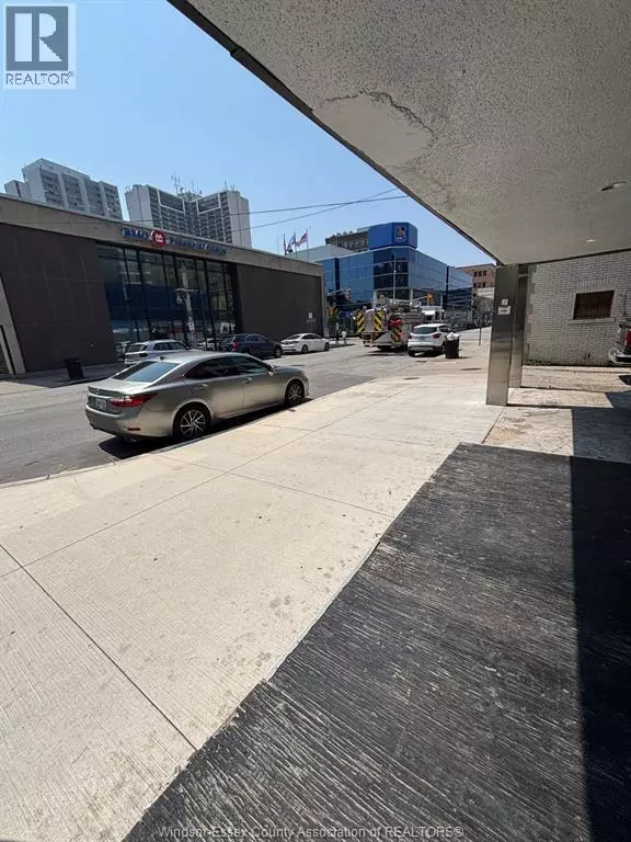 Windsor, ON N9A2W1,20 CHATHAM ST East #3