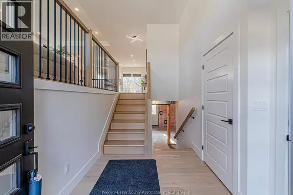 Lasalle, ON N9J2M6,2588 MAYFAIR