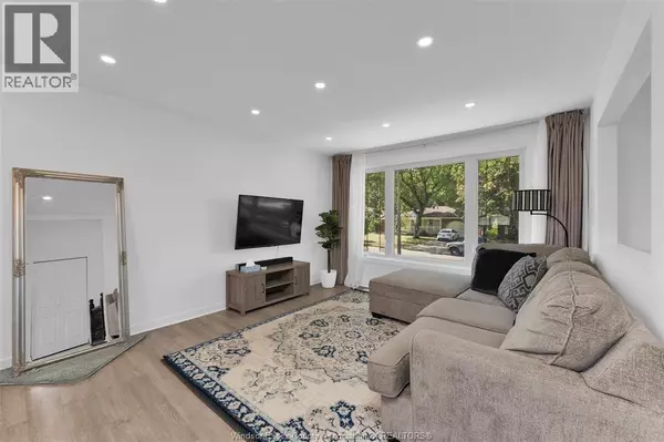 Windsor, ON N8R1T7,3155 REGIS