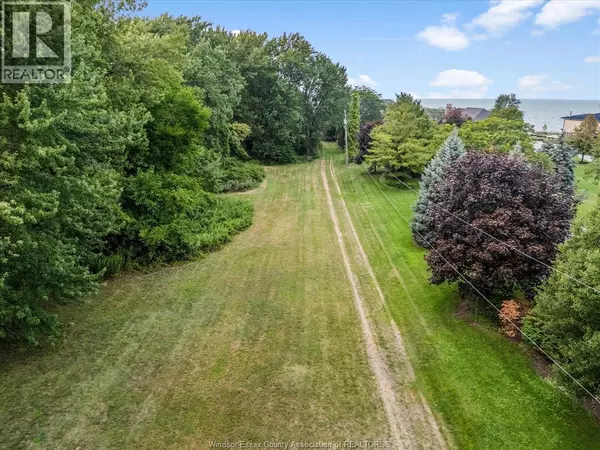 Lakeshore, ON N8L0Y8,932 ALBERT
