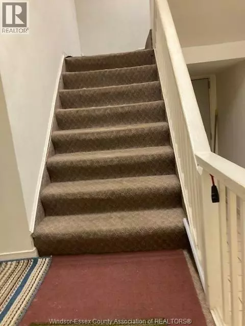 Windsor, ON N8Y2A2,4747 SEMINOLE