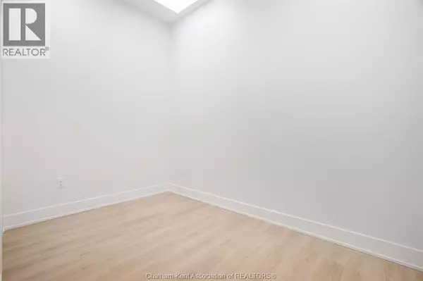 Chatham, ON N7M1E4,153 King ST #9