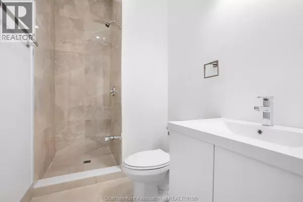 Chatham, ON N7M1E4,153 King ST #9