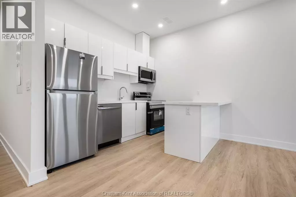 Chatham, ON N7M1E4,153 King ST #9