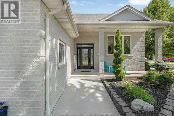 Essex, ON N8M2Z5,208 BRIEN AVENUE West