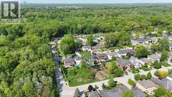 Lasalle, ON N9J3Y6,1220 LYONS AVENUE