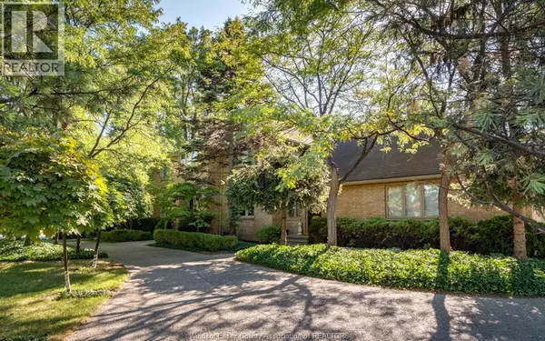 Lakeshore, ON N8N4H2,379 ELMGROVE DR