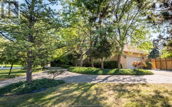 Lakeshore, ON N8N4H2,379 ELMGROVE DR