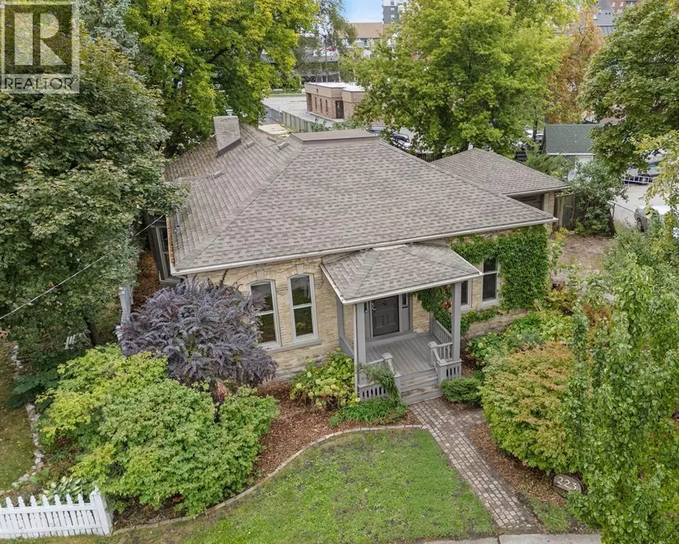 Sarnia, ON N7T5Z5,223 BROCK STREET North