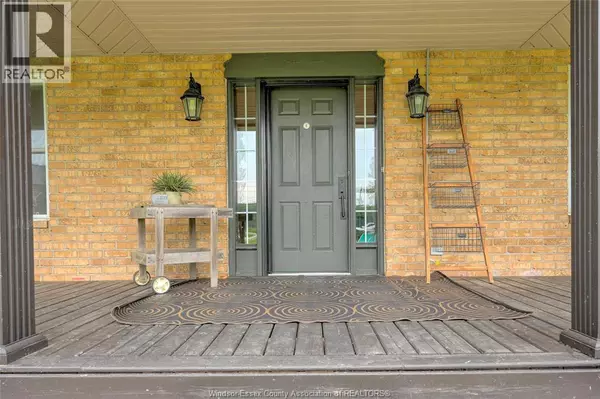 Kingsville, ON N0R1V0,323 COUNTY RD 27 East