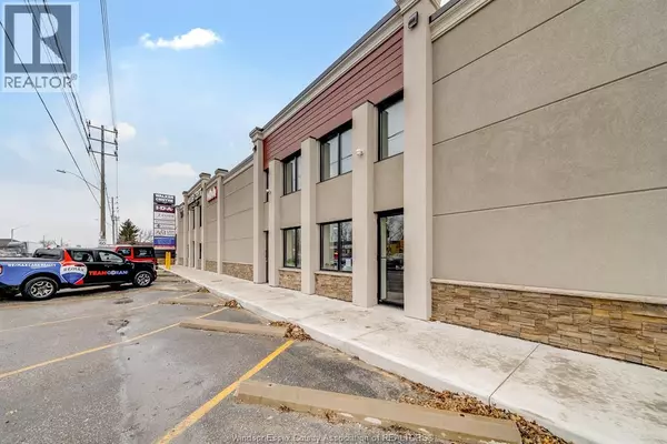 Windsor, ON N8W3S9,3719 WALKER RD #205