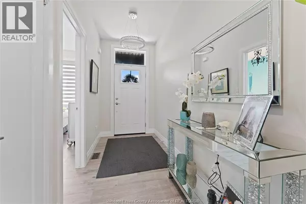 Windsor, ON N8P0G3,2327 CLEARWATER AVENUE