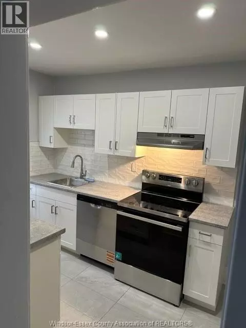 Windsor, ON N9A1S6,1179 HOWARD AVE #3