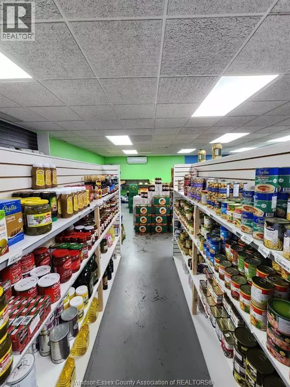 Windsor, ON N8X1K7,1598 OUELLETTE AVE #1