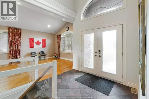 Amherstburg, ON N9V4B6,77 Whelan DR #Upper