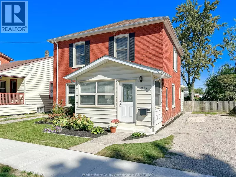 25 ALICE ST N, Essex, ON N8M1C8