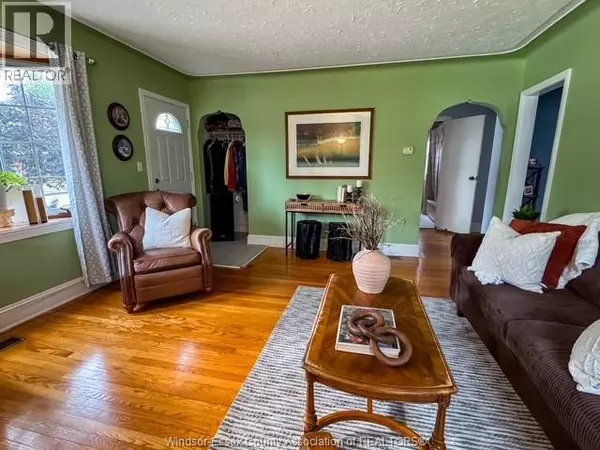 Windsor, ON N8W4R8,2348 BERNARD