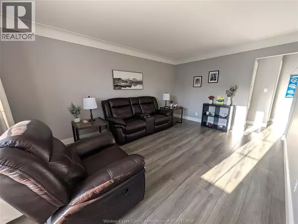 Windsor, ON N8X4H3,1542 ELSMERE