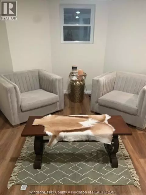 Windsor, ON N9A2P5,323 GLADSTONE AVE #1