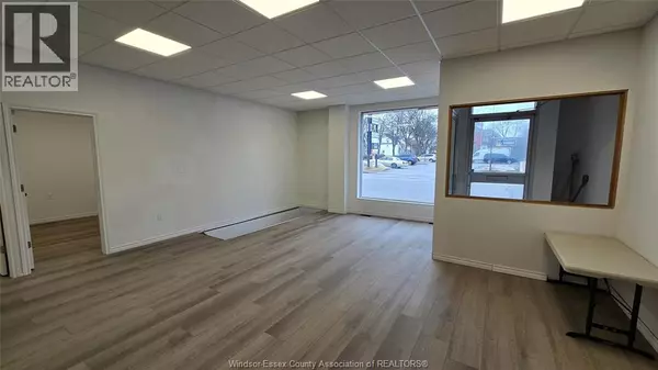 Windsor, ON N9A5X3,371 WYANDOTTE STREET West