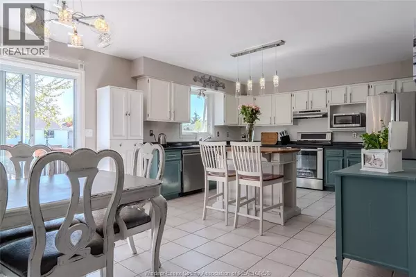 Lakeshore, ON N8L1E1,250 Redwood CRESCENT
