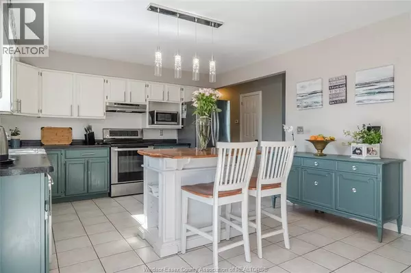 Lakeshore, ON N8L1E1,250 Redwood CRESCENT
