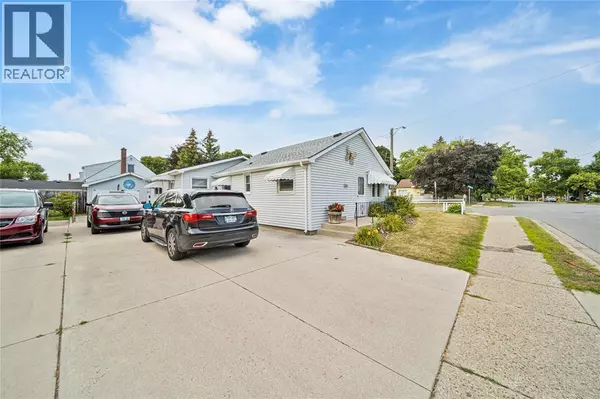 Sarnia, ON N7T5G1,814 MAXWELL STREET