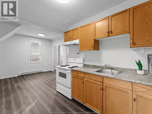 Windsor, ON N9B2B4,253 CURRY AVENUE