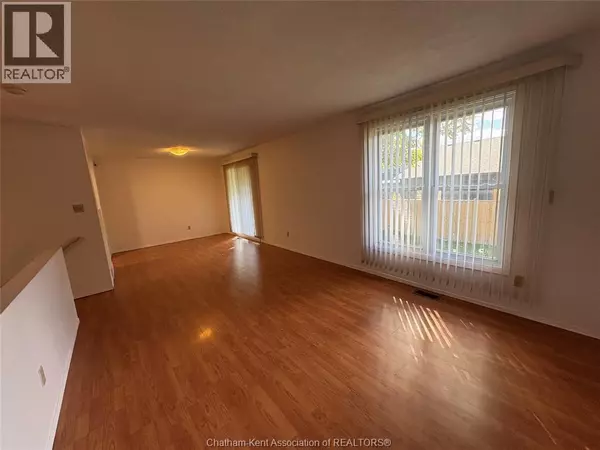 Chatham, ON N7M5Y1,104 Randolf CRESCENT