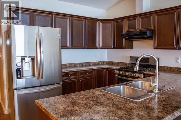 Windsor, ON N8P2A1,1995 Venetian