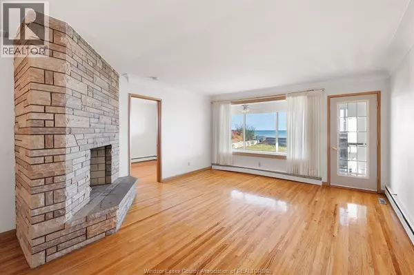 Tecumseh, ON N8N1B6,13918 RIVERSIDE DRIVE East