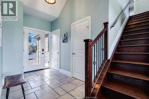 Kingsville, ON N9Y0A2,7 Mettawas LANE