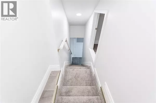 Windsor, ON N9A5A1,920 JANETTE AVENUE