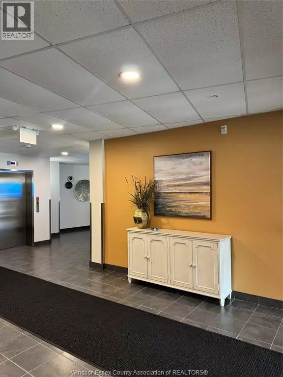 Lasalle, ON N9H0M1,1888 WESTVIEW PARK BLVD #102