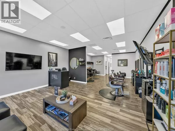 Tecumseh, ON N8N4V8,14306 Tecumseh ROAD East