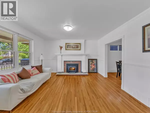 Windsor, ON N9A5H9,1164 Elm