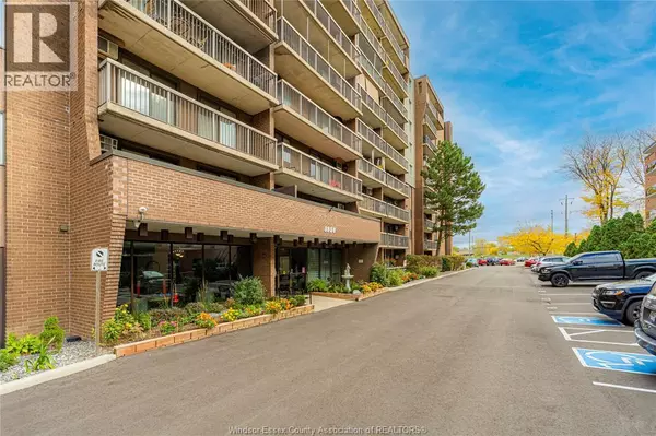 Windsor, ON N8Y4V1,3936 WYANDOTTE East #906