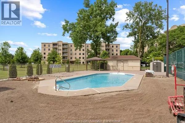 Tecumseh, ON N8N0B1,325 Village Grove #209