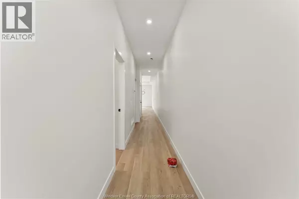 Windsor, ON N8W2G1,2275 WELLESLEY AVENUE