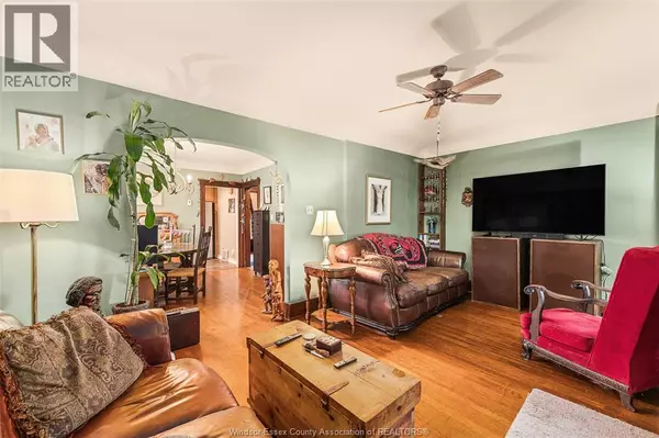 Windsor, ON N9A2P1,920 MOY AVENUE