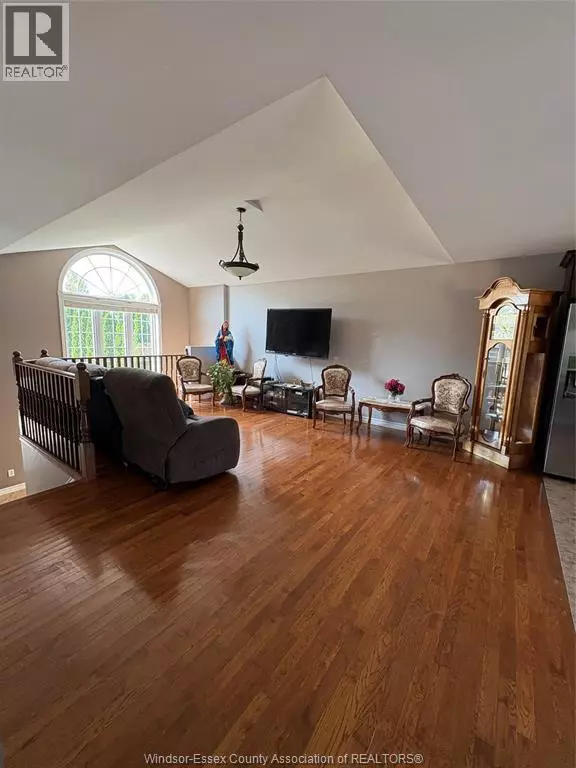 Amherstburg, ON N9V4C7,340 WHITE CRESCENT