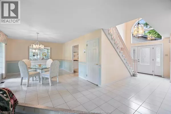 Amherstburg, ON N9V3T5,15 FAIRWAY CRESCENT