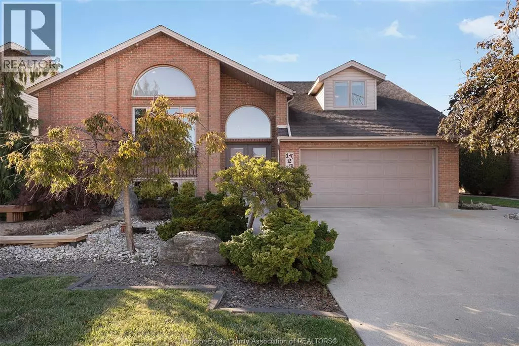 Lakeshore, ON N8L0Z7,123 PHEASANT RUN