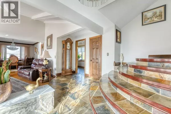 Leamington, ON N8H3Z8,3 BETH