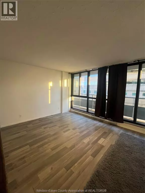 Windsor, ON N9A2S6,111 RIVERSIDE #511