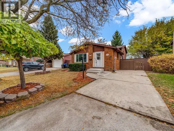 Windsor, ON N8R2A7,3332 PINEVIEW CRESCENT